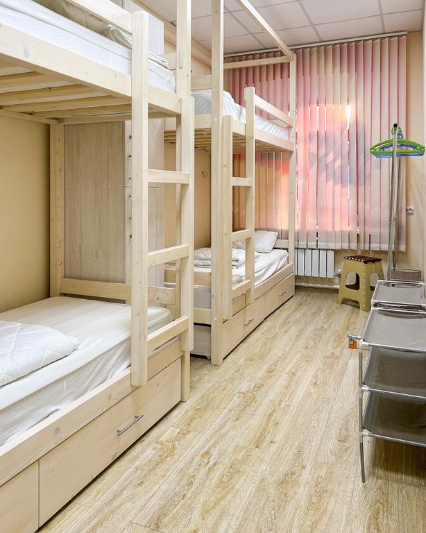 Многоместный женский номер эконом (душ/туалет общий)