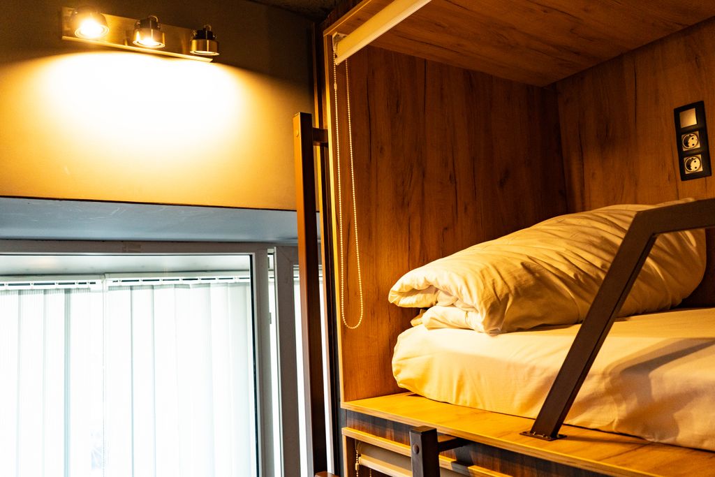 Многоместный смешанный номер Капсула в общем 6-ти местном номере