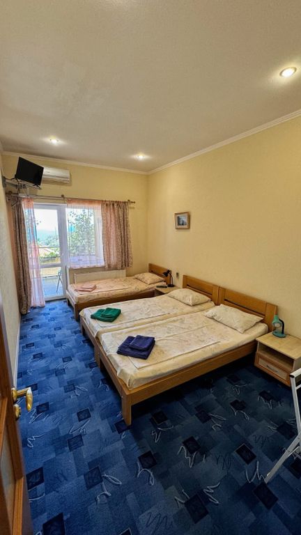 Трёхместный номер стандарт с видом на море