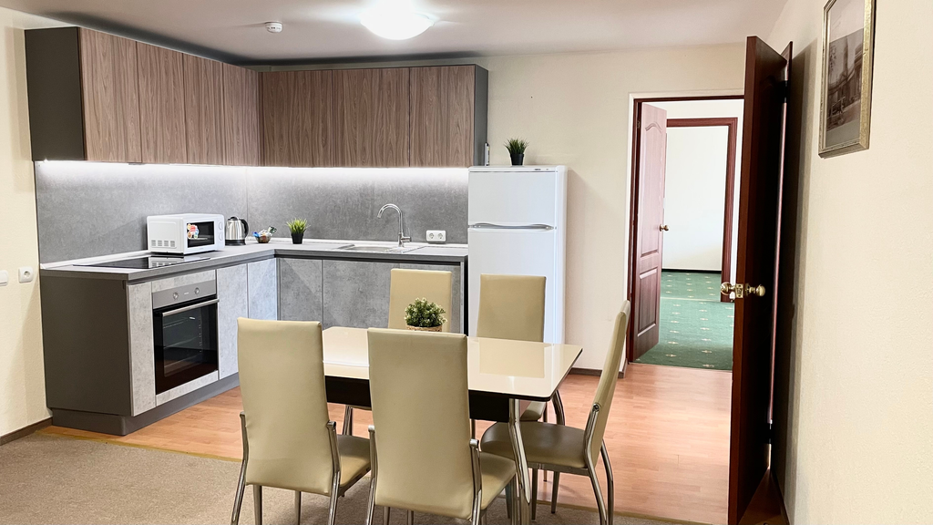 Апартаменты с 3 спальнями и кухней