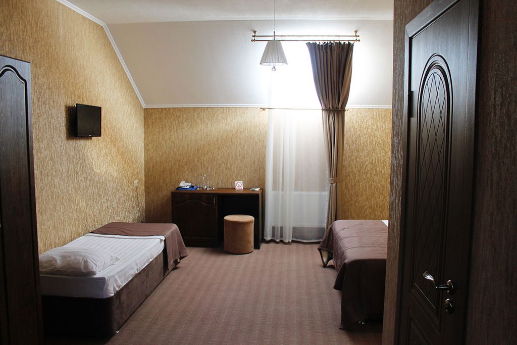 Трёхместный номер полулюкс