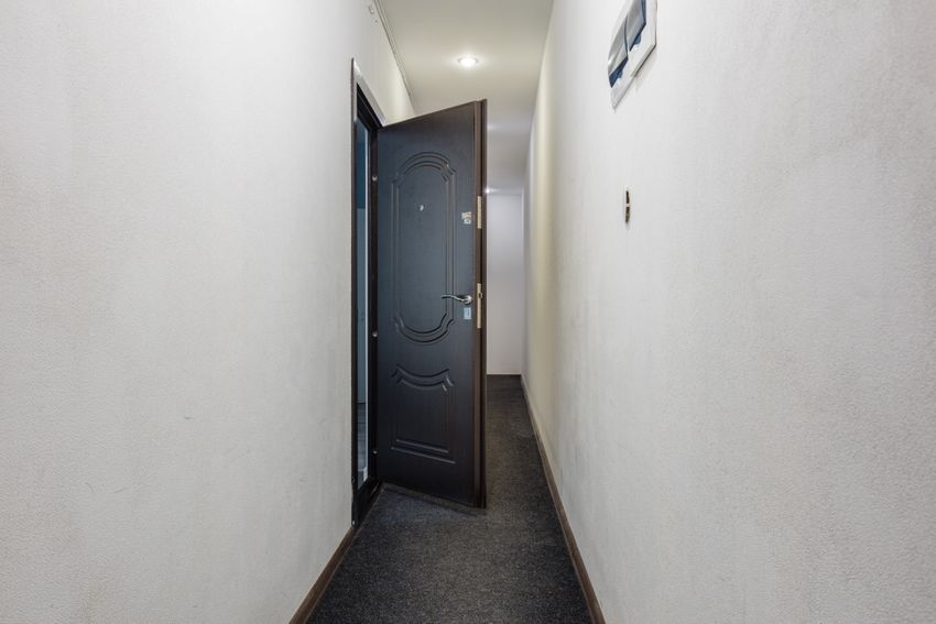 Вход в студию