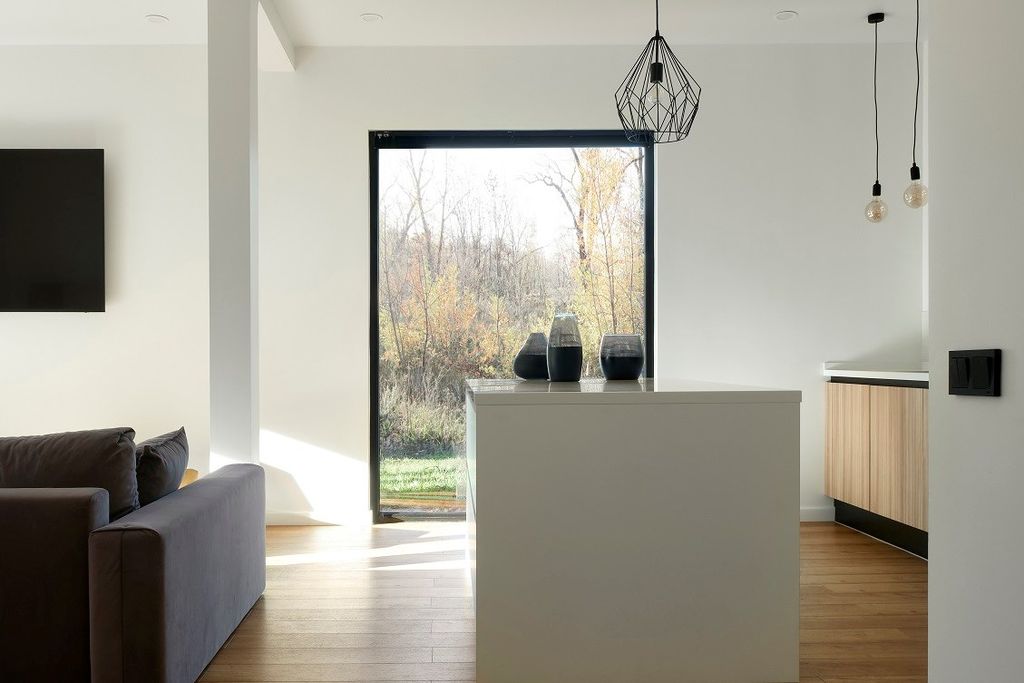 Дом с двумя террасами и садом