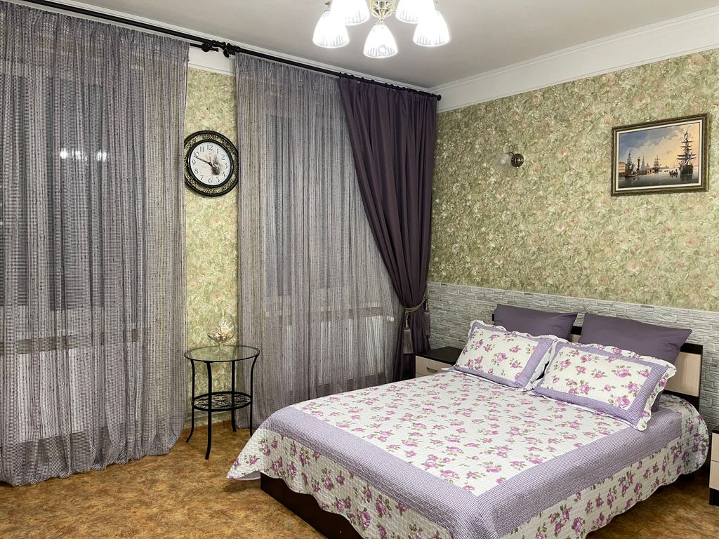 Апартаменты с кухней, с видом на внутренний двор