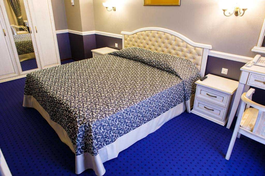 Двухместный номер с 1 кроватью полулюкс двухкомнатный