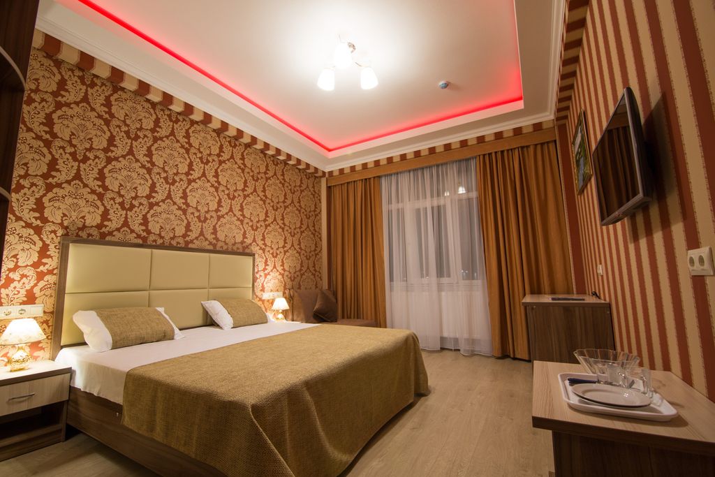 Трёхместный номер с видом во двор