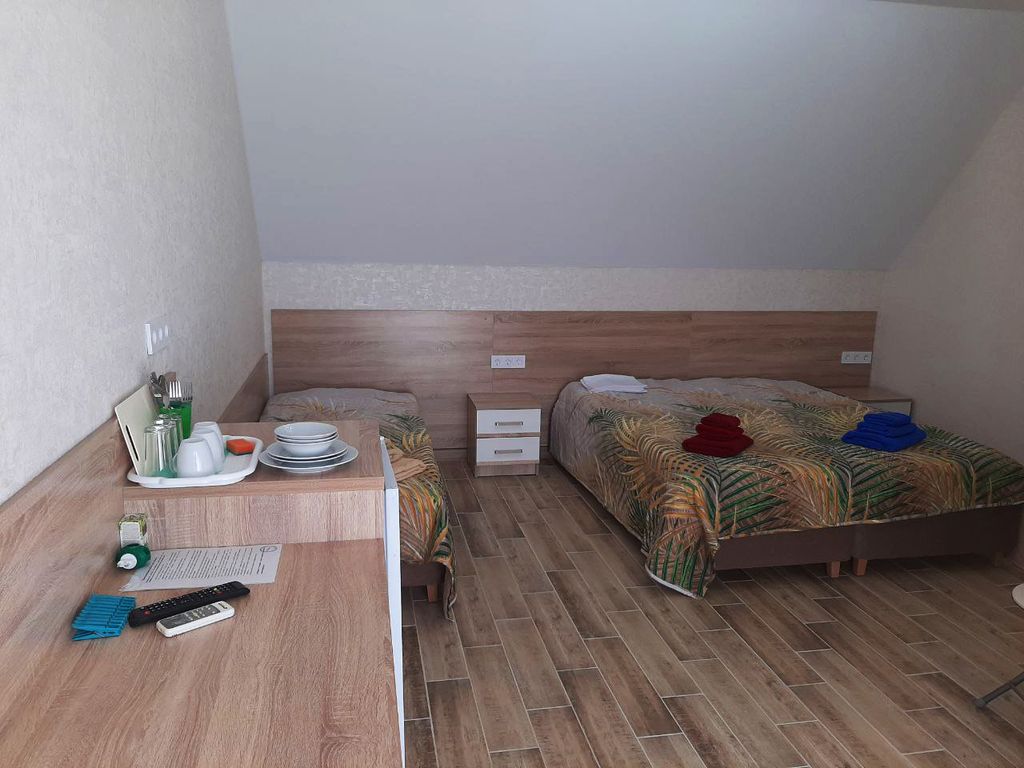 Трёхместный номер мансарда семейный с балконом