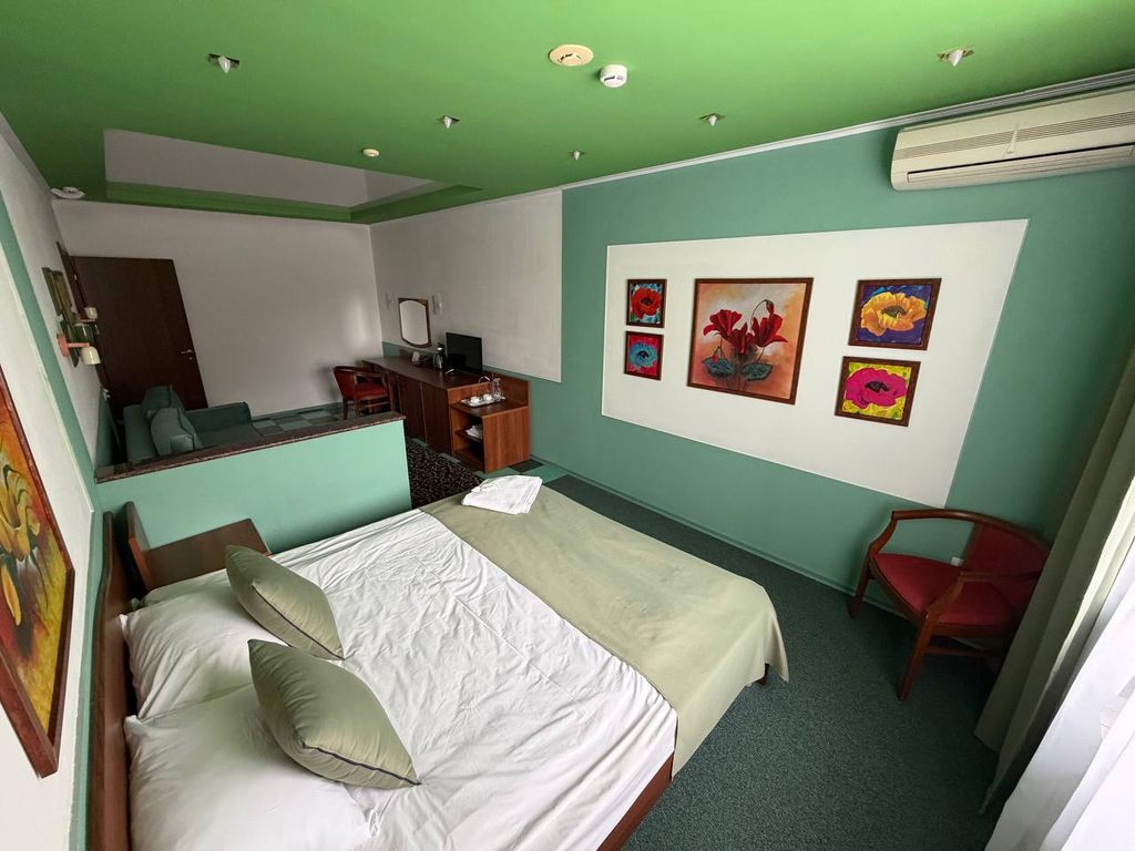 Двухместный номер с 1 кроватью делюкс лето 302