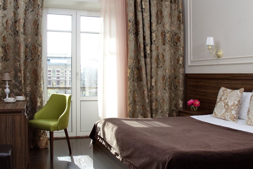 Двухместный номер с 1 кроватью или 2 раздельными Супериор с балконом и видом на Фонтанку