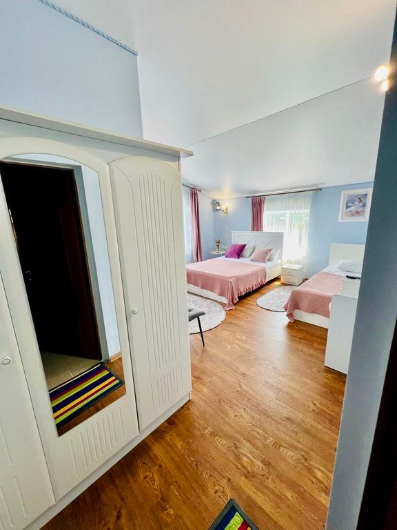 Трёхместный номер улучшенный с видом на горы