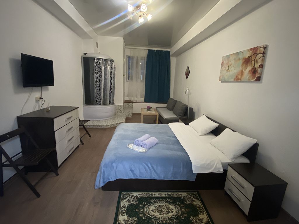 Трёхместный номер с душевой кабиной