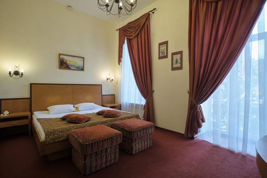 Двухместный номер с 1 кроватью Сюит