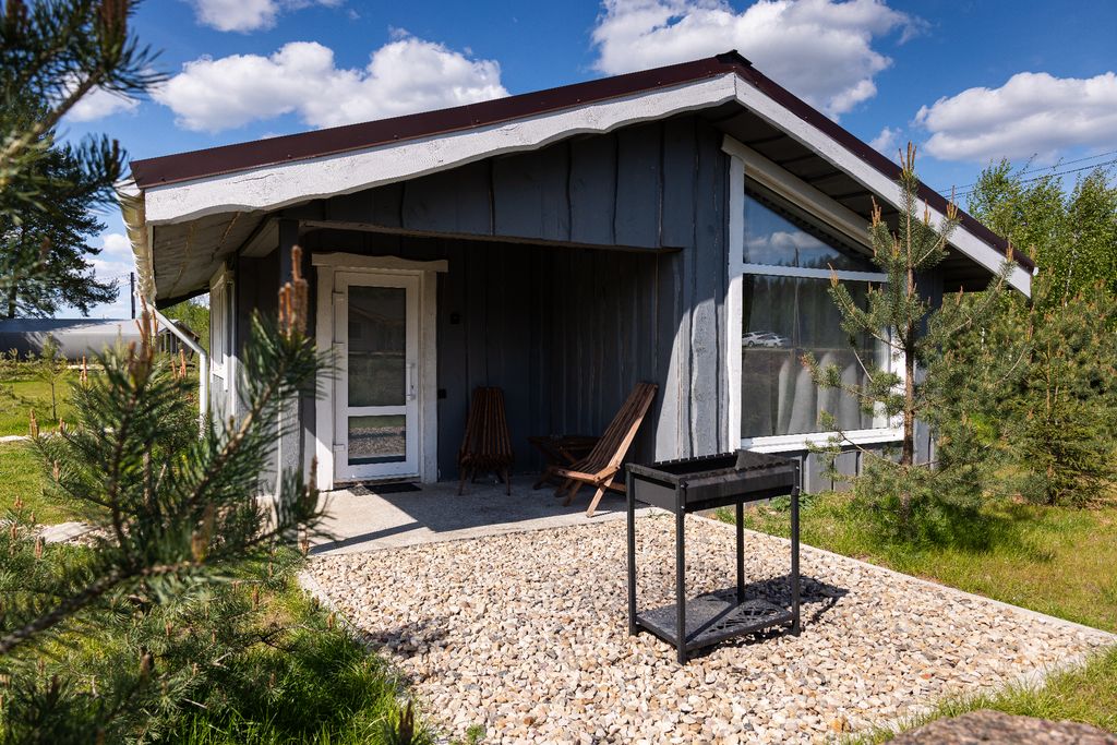 Семейный номер дом с видом на пруд