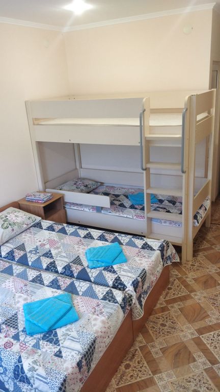 Четырёхместный номер стандарт с видом на горы