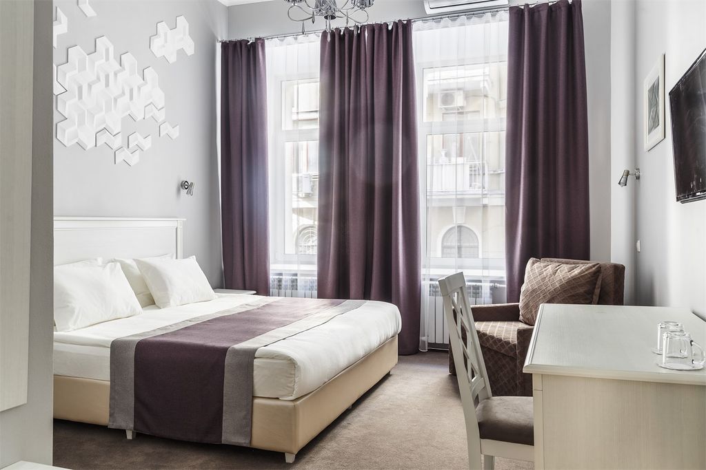 Двухместный номер с 1 кроватью и доп. кресло-кроватью