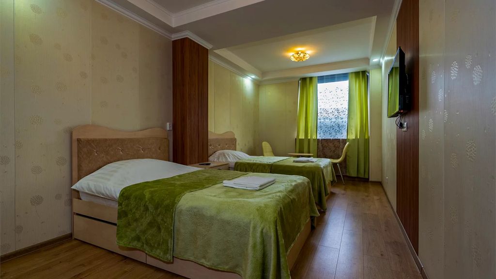 Трёхместный номер улучшенный стандарт с 1 или 2 раздельными кроватями + доп место