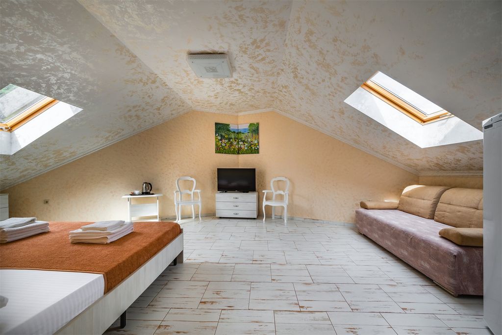 Четырёхместный номер комфорт с мансардой