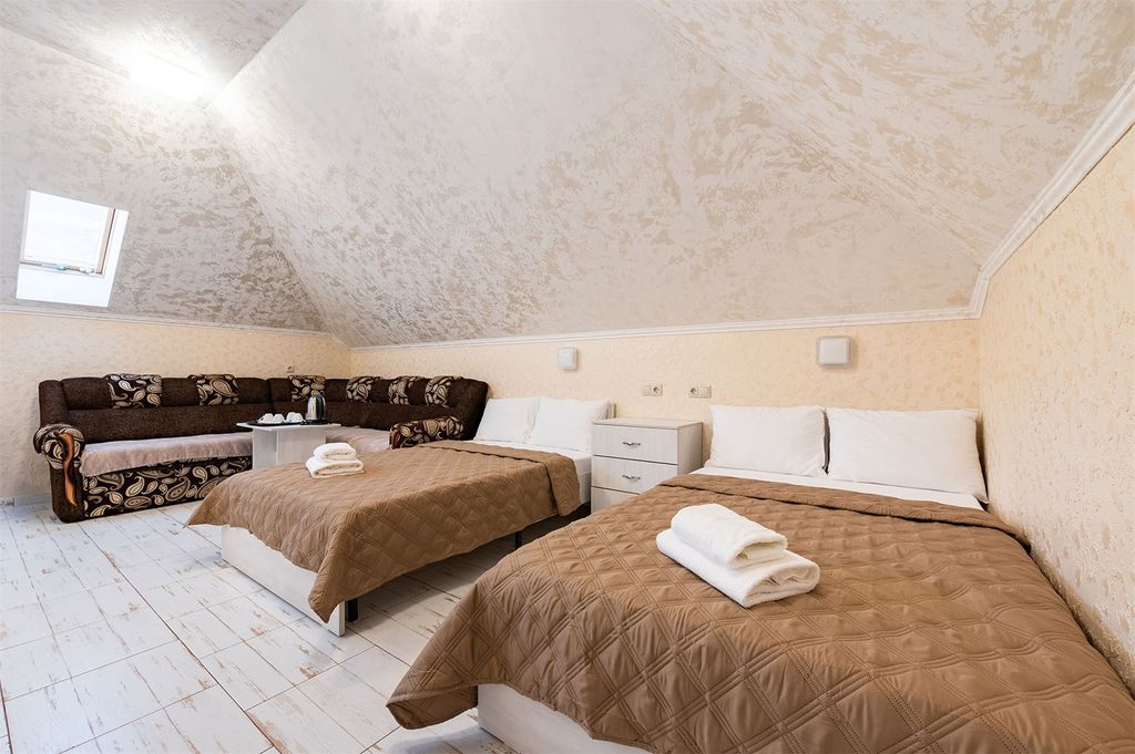 Семейный номер мансарда