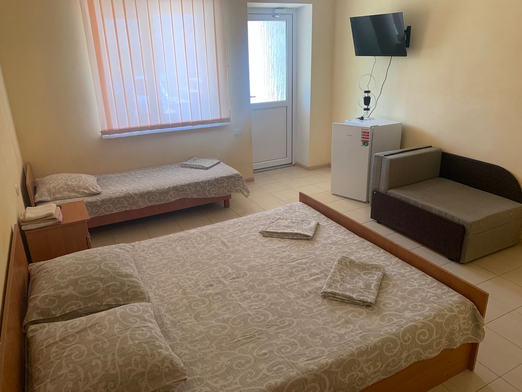 Четырёхместный номер стандарт с видом на горы