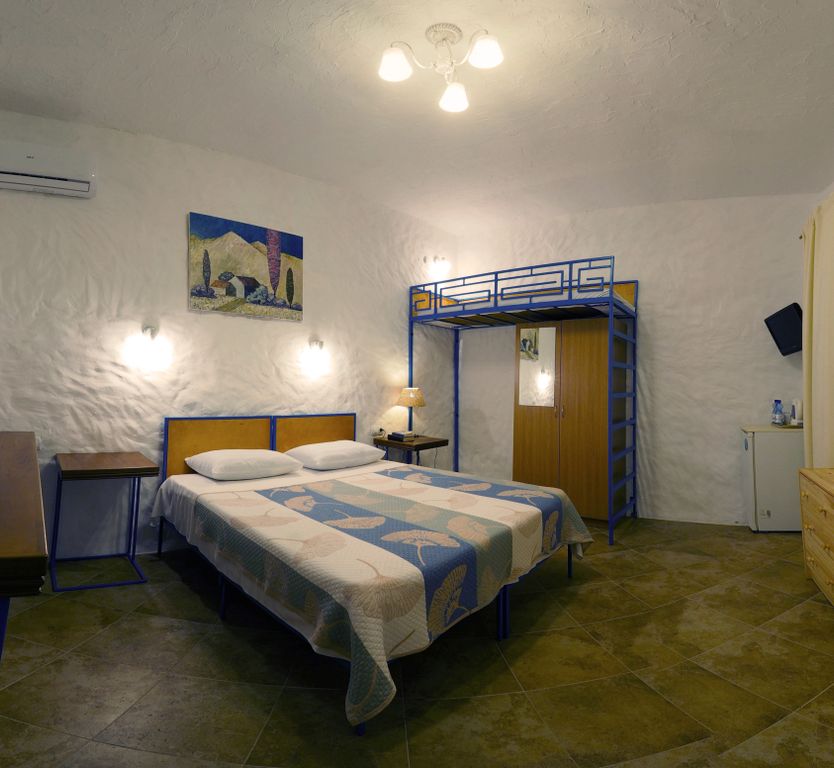 Трёхместный номер cтандарт улучшенный № 10