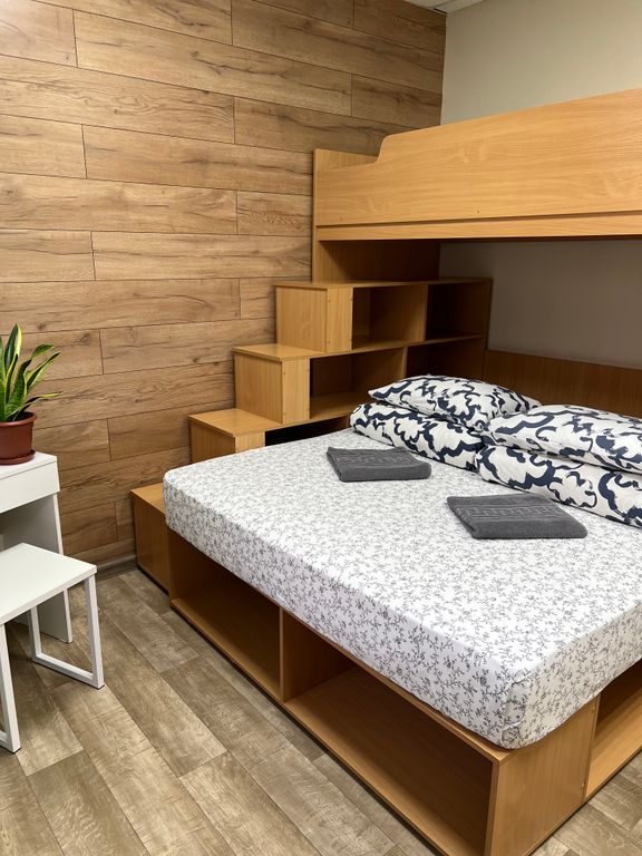 Трёхместный номер с двуспальной кроватью