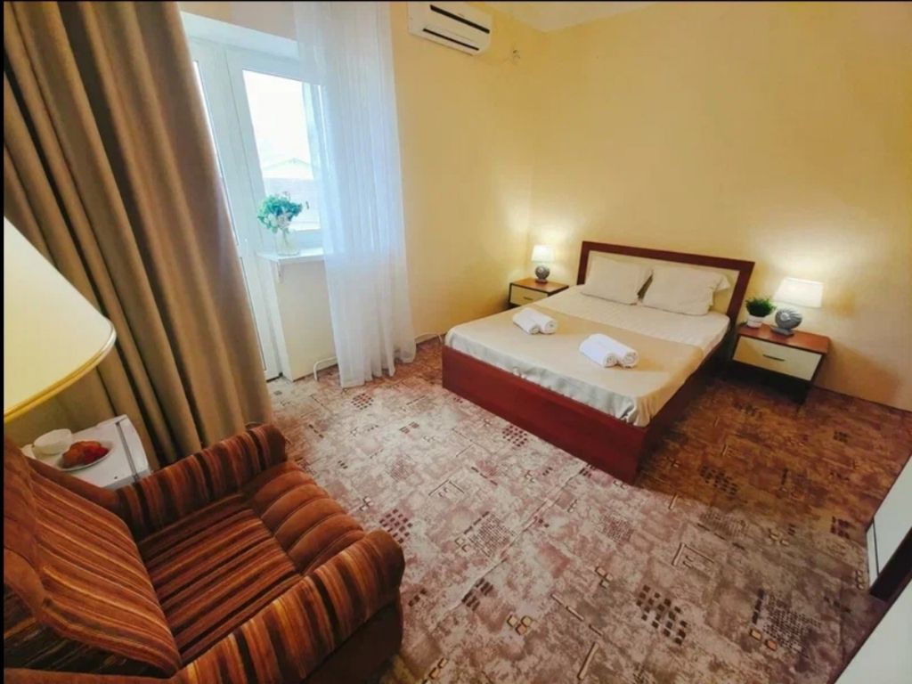 Трёхместный номер Комфорт с балконом