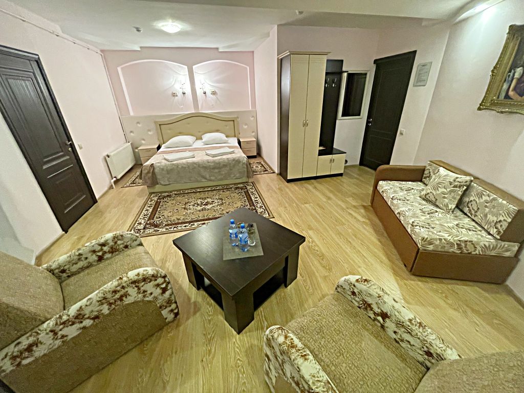 Апартаменты 3-х местный семейный делюкс с балконом