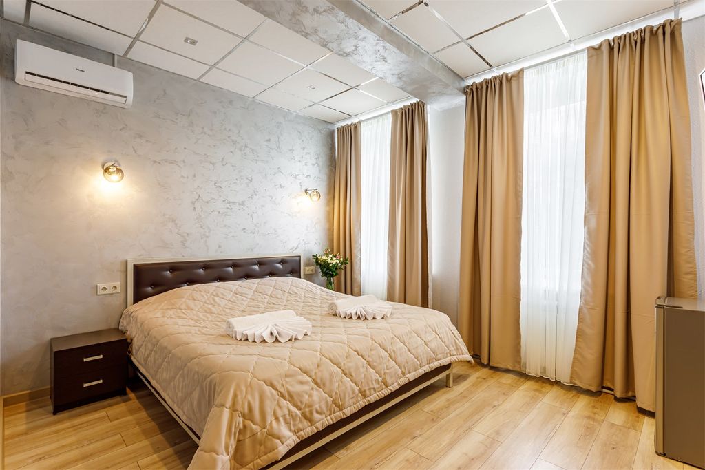 Двухместный номер с 1 кроватью + диваном