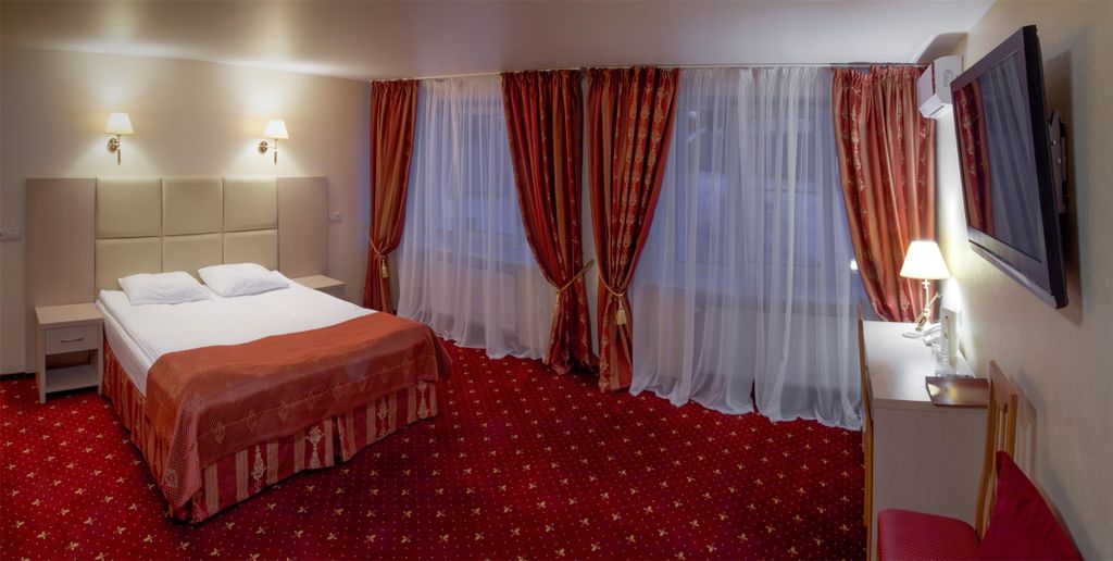 Семейный номер с видом на город