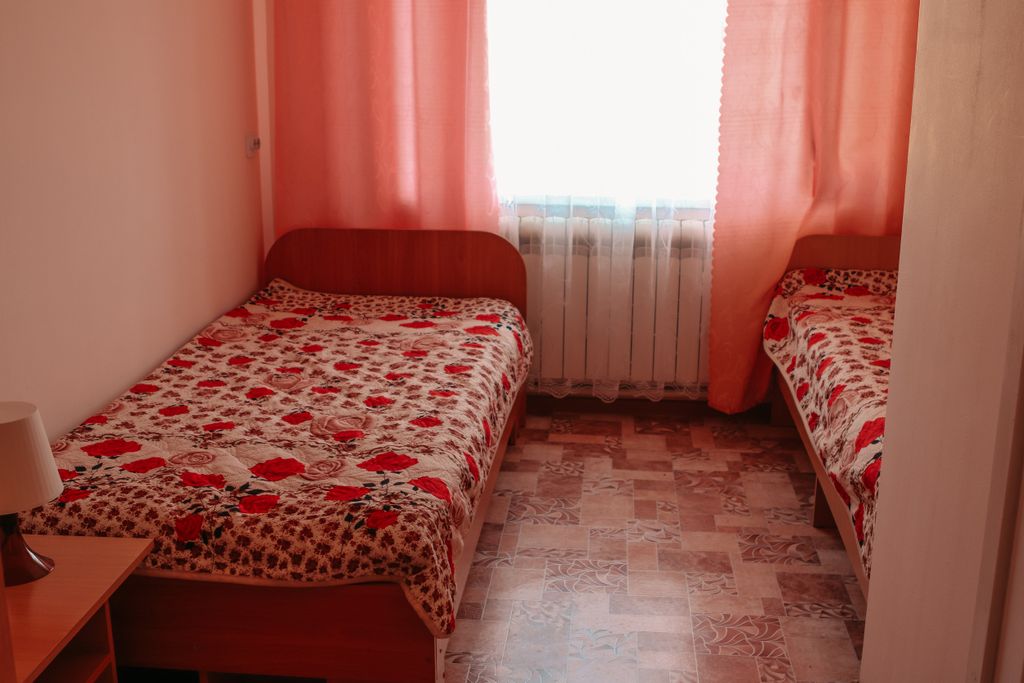 Двухместный номер с 2 отдельными кроватями с туалетом в номере