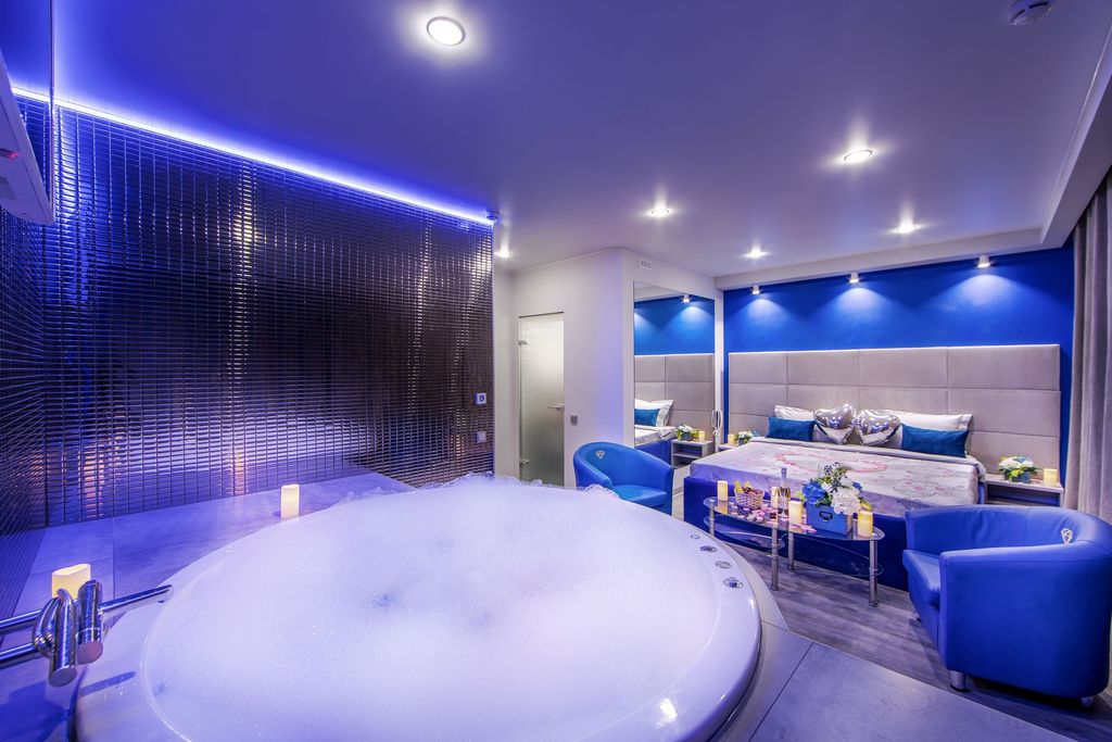 Двухместный номер с 1 кроватью люкс с джакузи или ванной-чашей