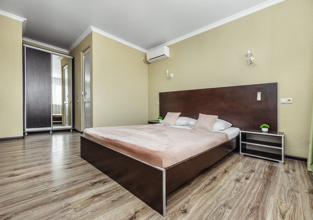 Трёхместный номер стандарт с видом на горы