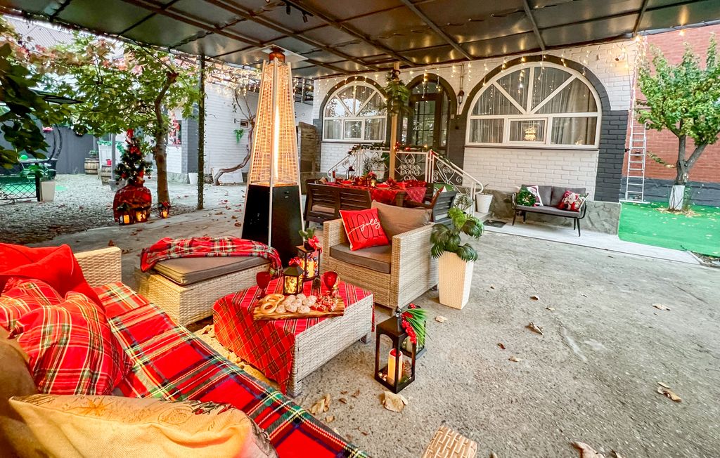 Дом сапфир с бассейном в центре Геленджика