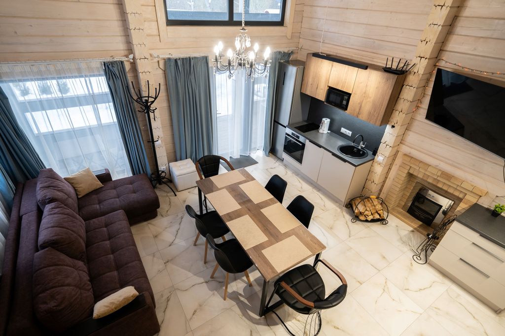 Дом с 2 спальнями, камином и баней из осины