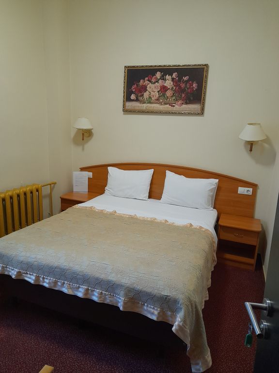 Двухместный номер с 1 кроватью эконом с общей ванной комнатой на два номера