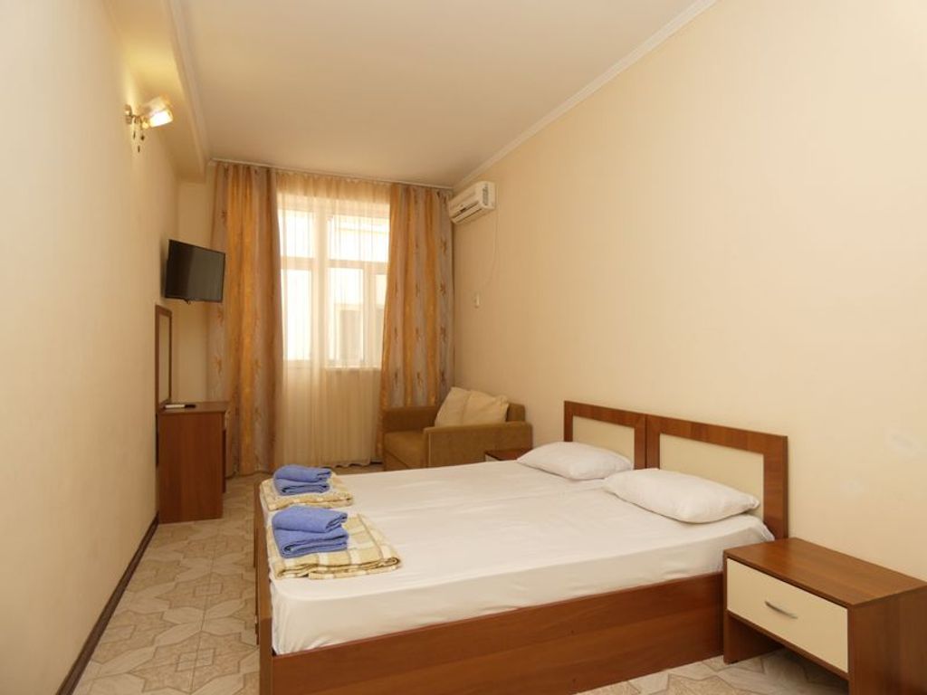 Четырёхместный номер номер с балконом