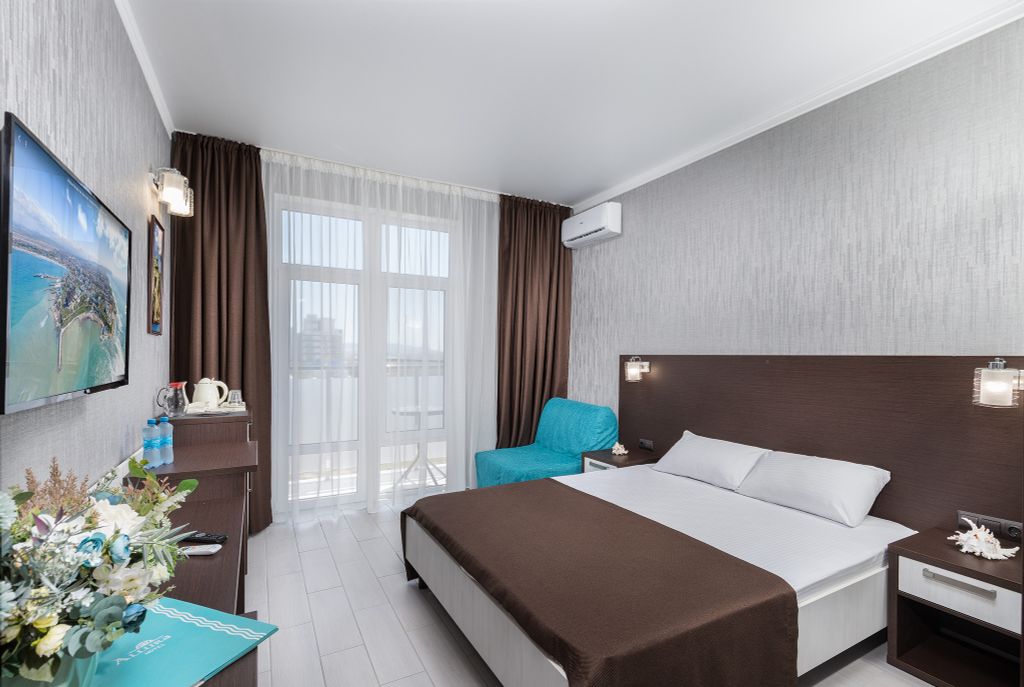 Четырёхместный номер люкс двухкомнатный с балконом (четырёхместный+)