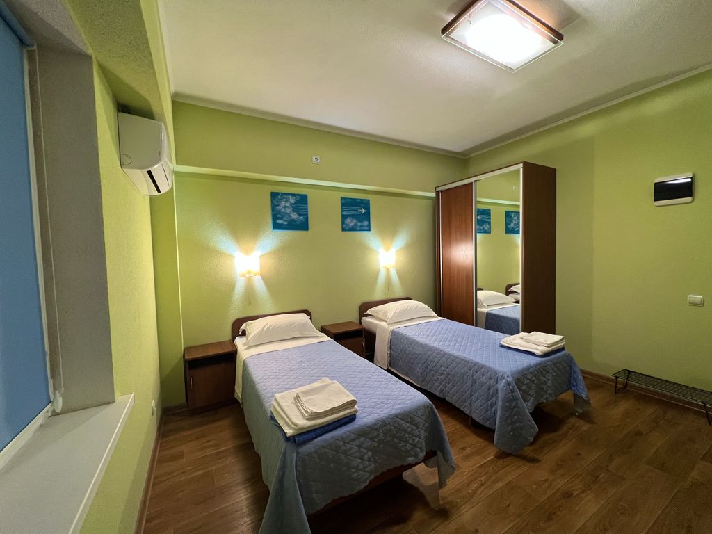 Двухместный номер с 2 отдельными кроватями стандарт с видом на заповедник (Two twin nature view)