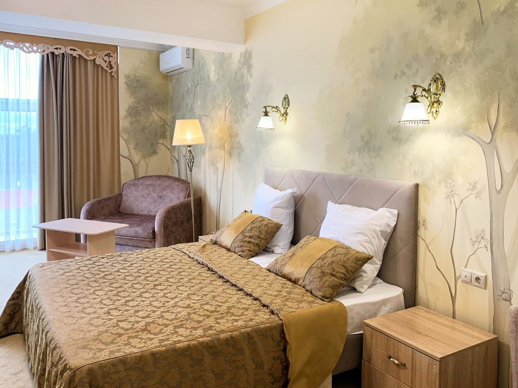 Двухместный номер с 1 кроватью Люкс с джакузи и кухней (с завтраком)