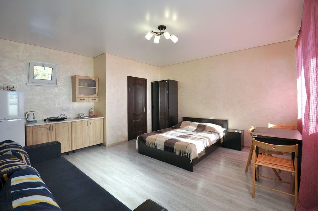 Трёхместный номер Четырехместная студия с балконом