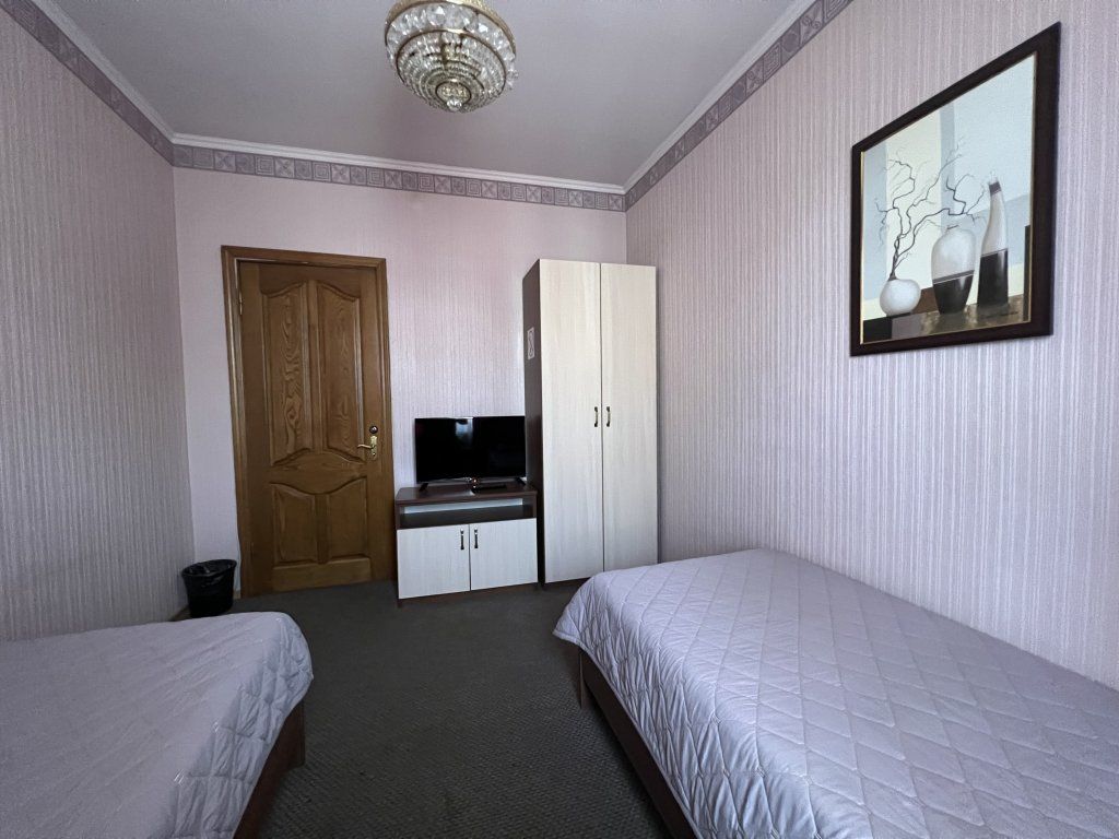 Двухместный номер с 2 отдельными кроватями стандарт (общая ванная комната)