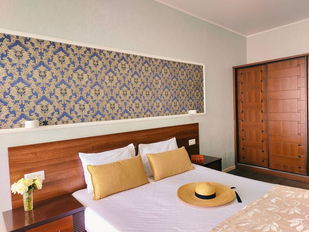 Семейный номер пятиместный Комфорт с балконом