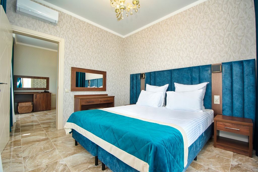 Семейный номер Люкс двухкомнатный четырехместный с балконом