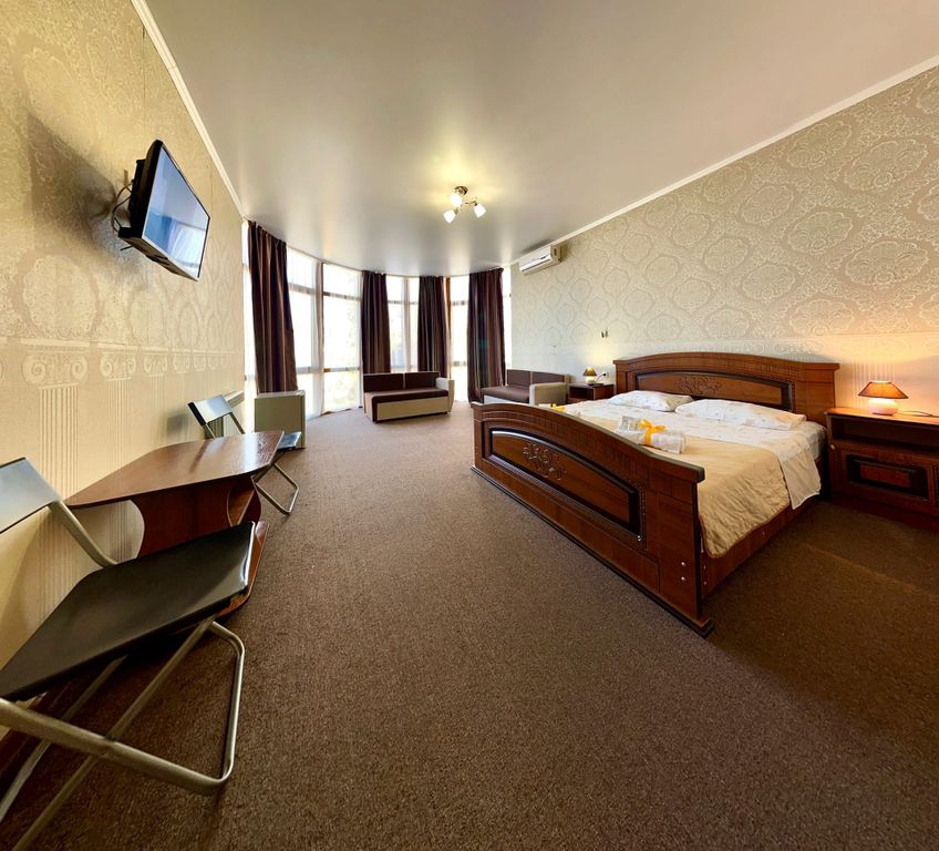 Четырёхместный номер улучшенный с видом на море