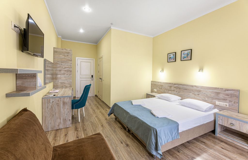 Двухместный номер с 1 кроватью или 2 односпальными кроватями делюкс с балконом