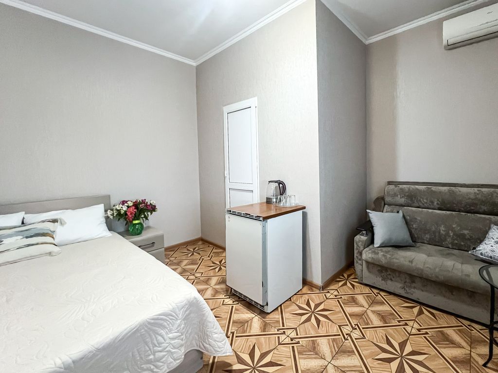 Четырёхместный номер четырехместная комната с балконом