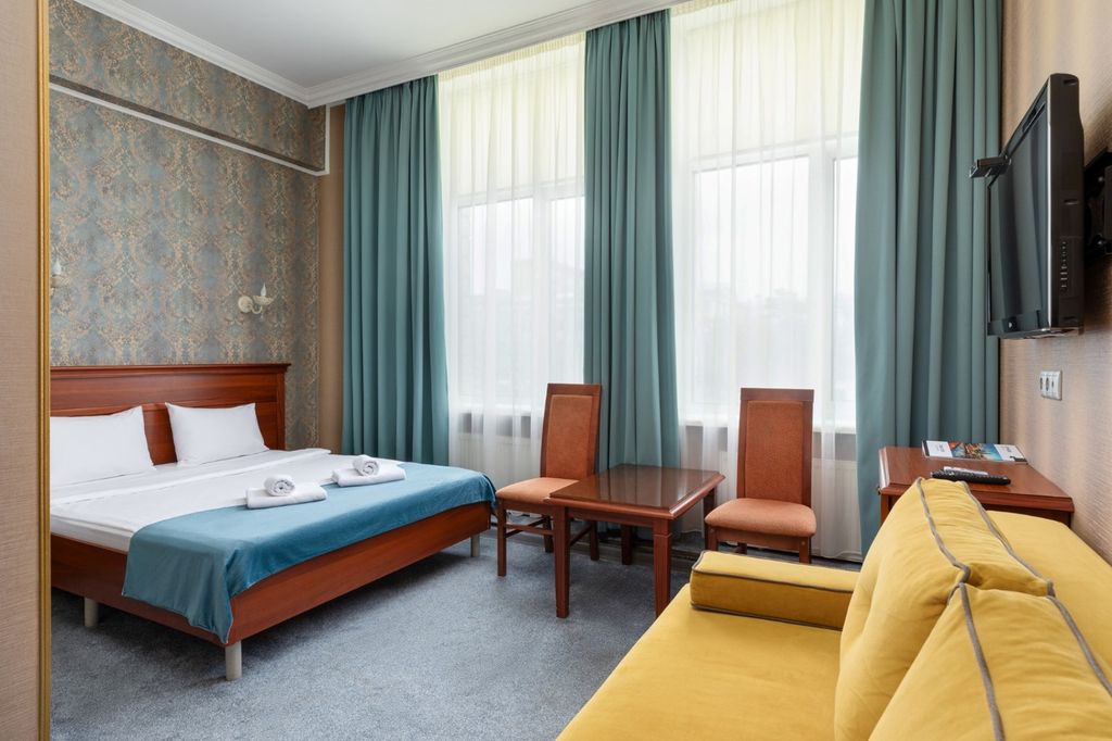 Семейный номер стандарт премиум с джакузи и диваном