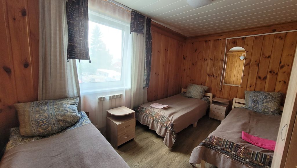 Трёхместный номер стандарт с видом на горы