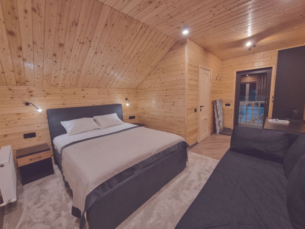 Трёхместный номер лофт с видом на горы