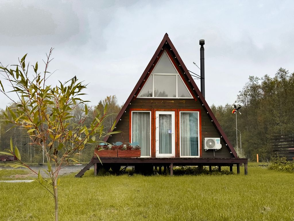 Дом А-frame на западном пруду